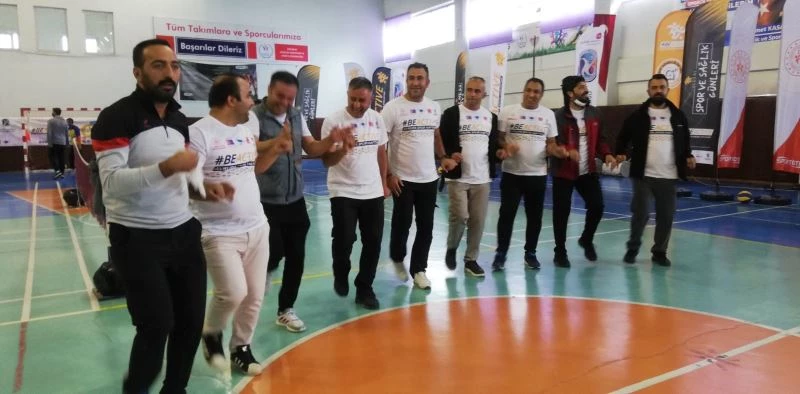 Hareketlilik haftasında halaylı kutlama