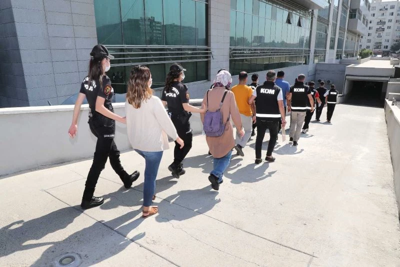 FETÖ’nün evlendirme-izdivaç sorumlularına operasyon: 9 gözaltı
