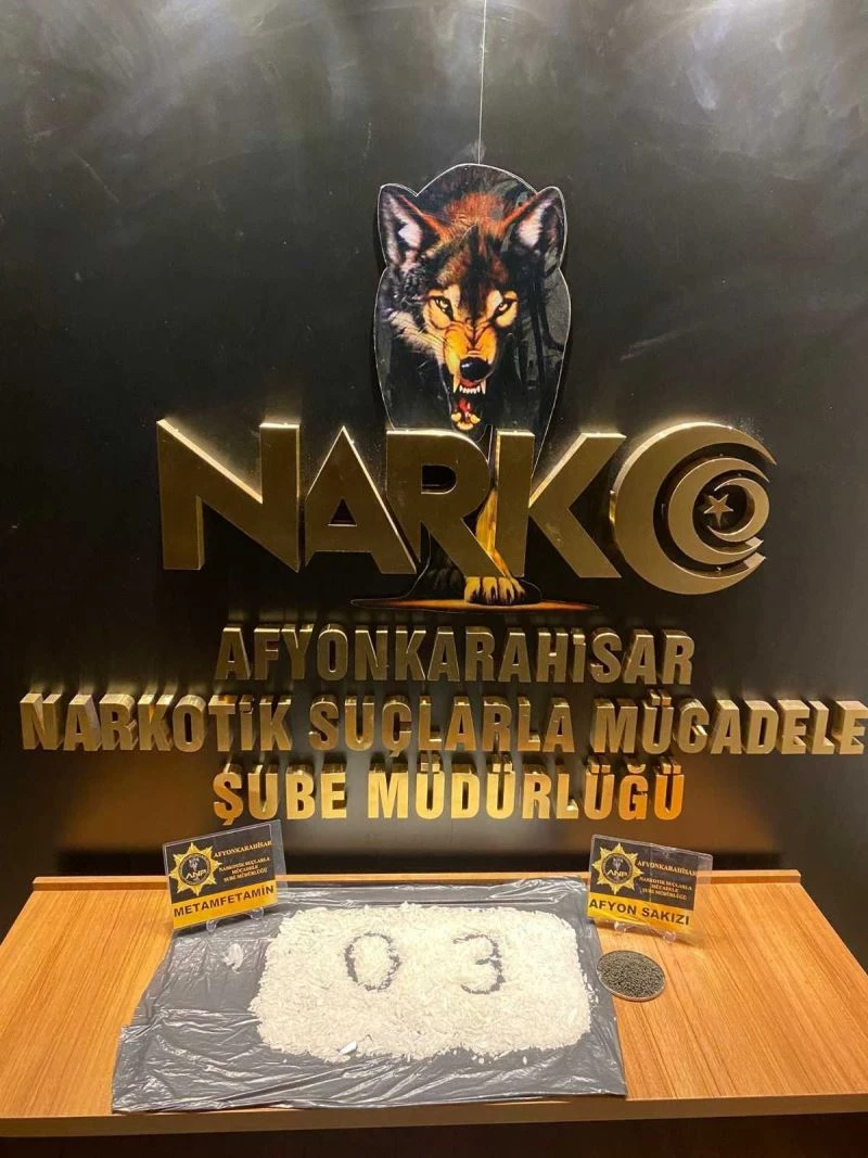 Polis arama yaptığı araçta 624.87 gram metamfetamin ve Afyon sakızı ele geçirdi
