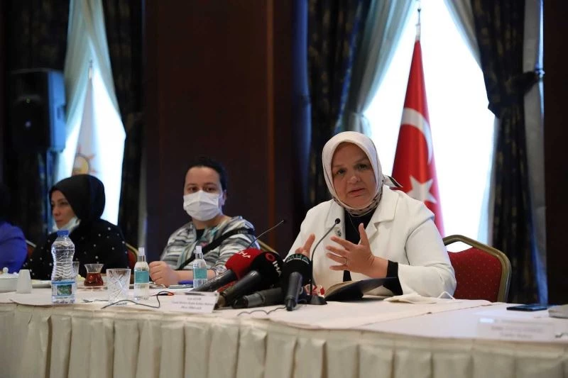 AK Parti harekete geçti, eğitimini yarıda bırakan 25 bin kadına ulaşılacak
