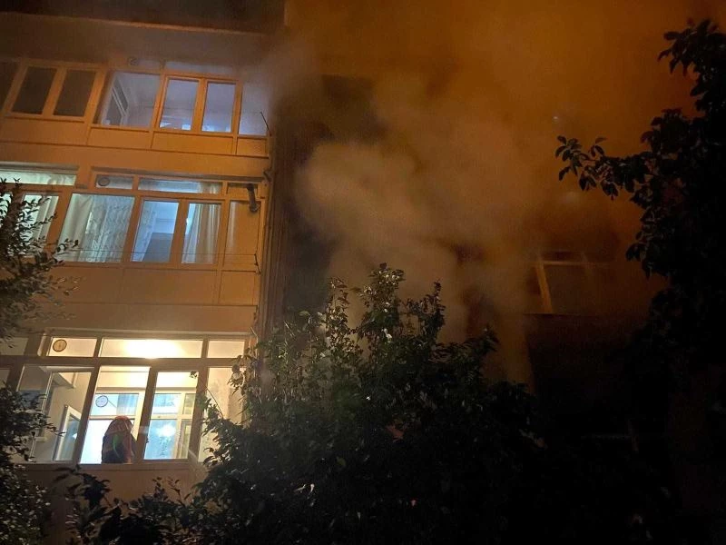 Başkent’te yangın: Muhabbet kuşu dumandan etkilenerek öldü