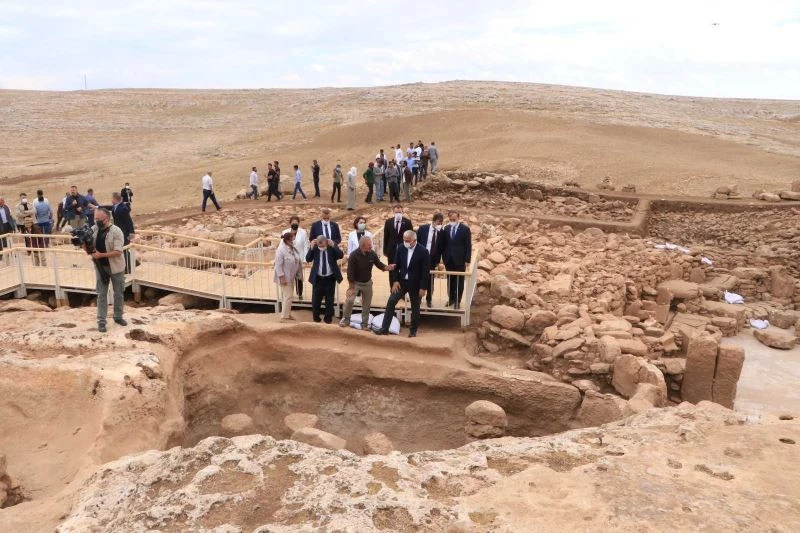 Bakan Ersoy, Karahantepe’yi tanıttı
