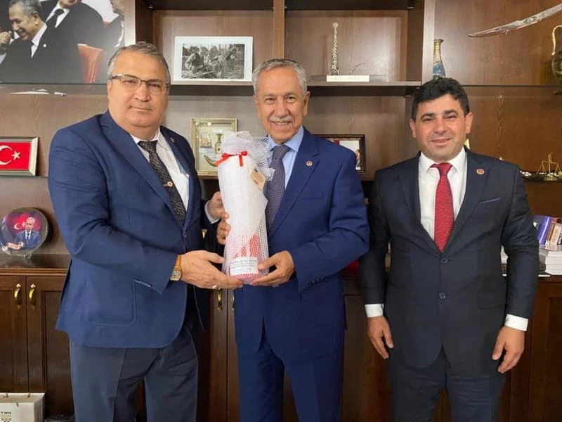 Başkan Çerçi başkent protokolünü Yuntdağı Geleneksel Yağlı Güreşlerine davet etti
