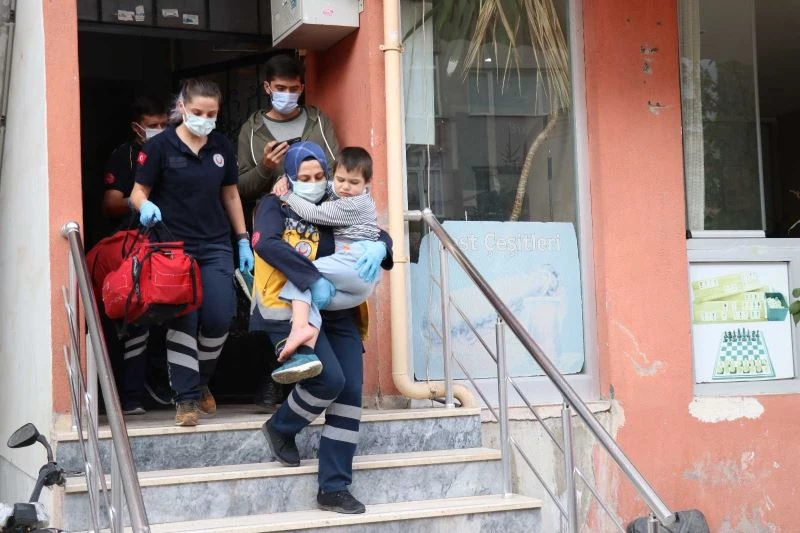 Ayağı asansörle duvar arasına sıkışan çocuğu itfaiye kurtardı
