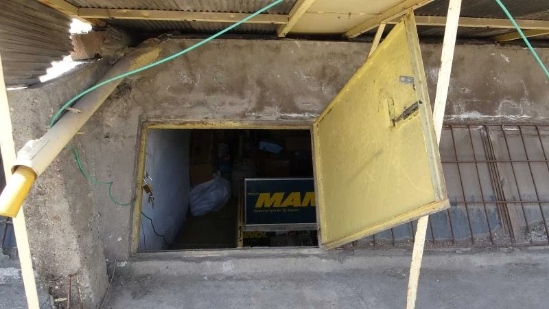 Çatıdan girdi, 8 bin TL’lik malzemeyi çaldı
