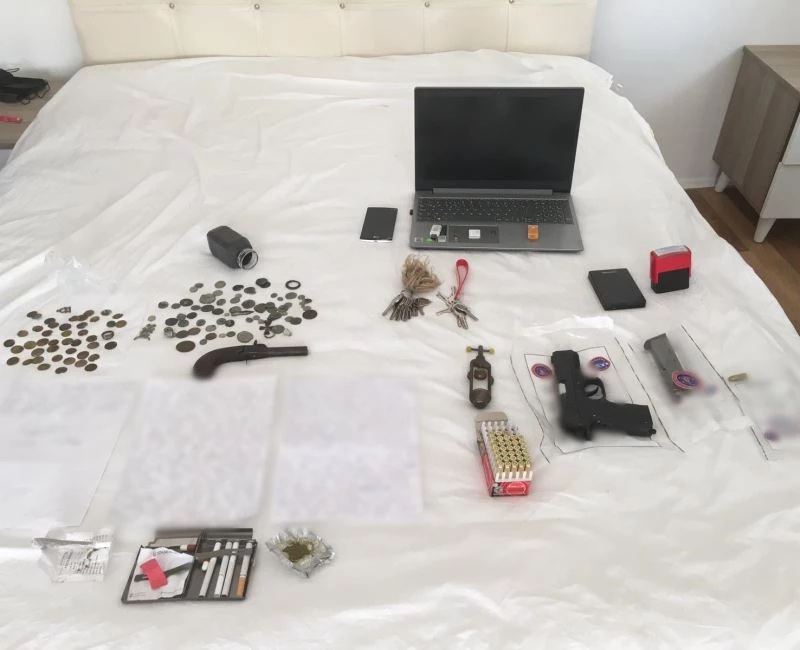 Hırsızlık şebekesi çaldıkları altınlarla yakalandı
