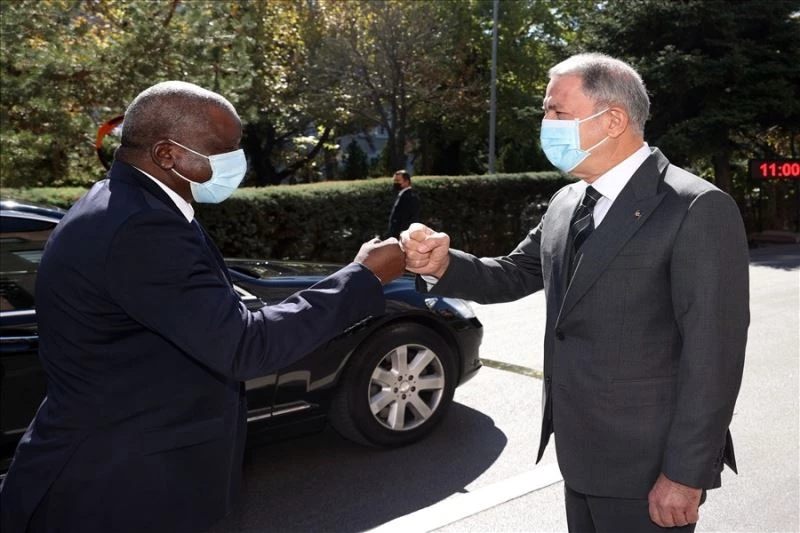 Bakan Akar, Nijer Savunma Bakanı Indatou ile görüştü
