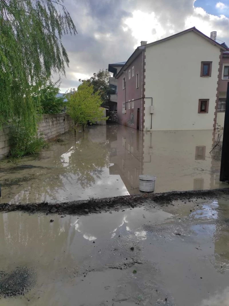 VASKİ, su baskını bölgesinde
