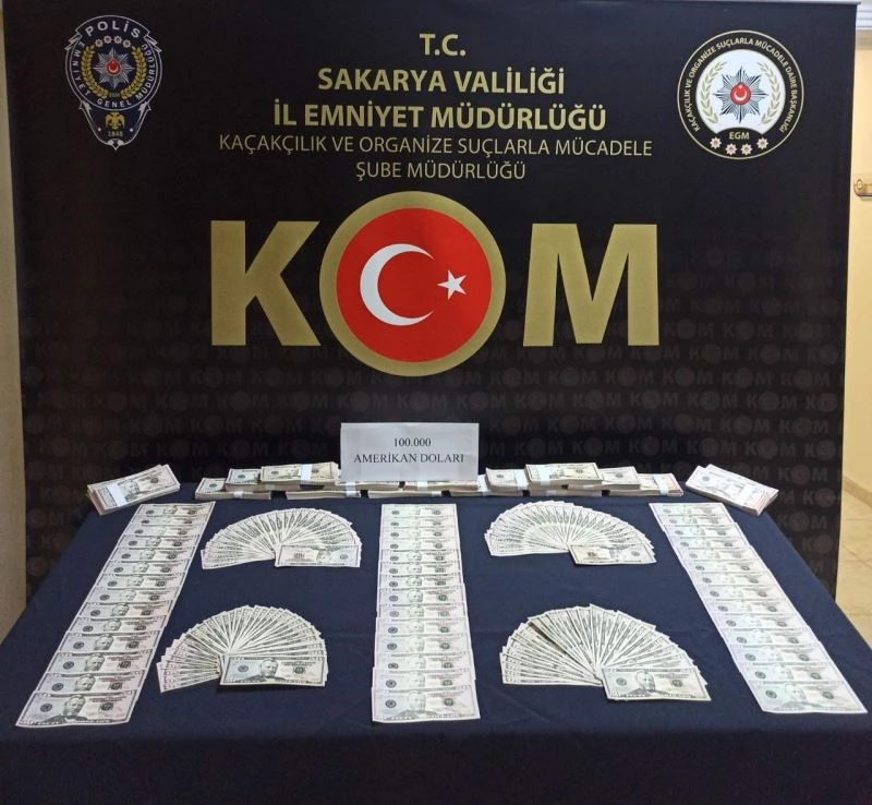 100 bin sahte doları piyasaya sürmek isterken yakayı ele verdiler
