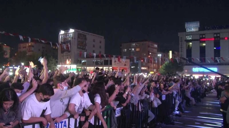 Bağcılar’da gençler Sagopa Kajmer, Canbay&Wolker konseriyle coştu
