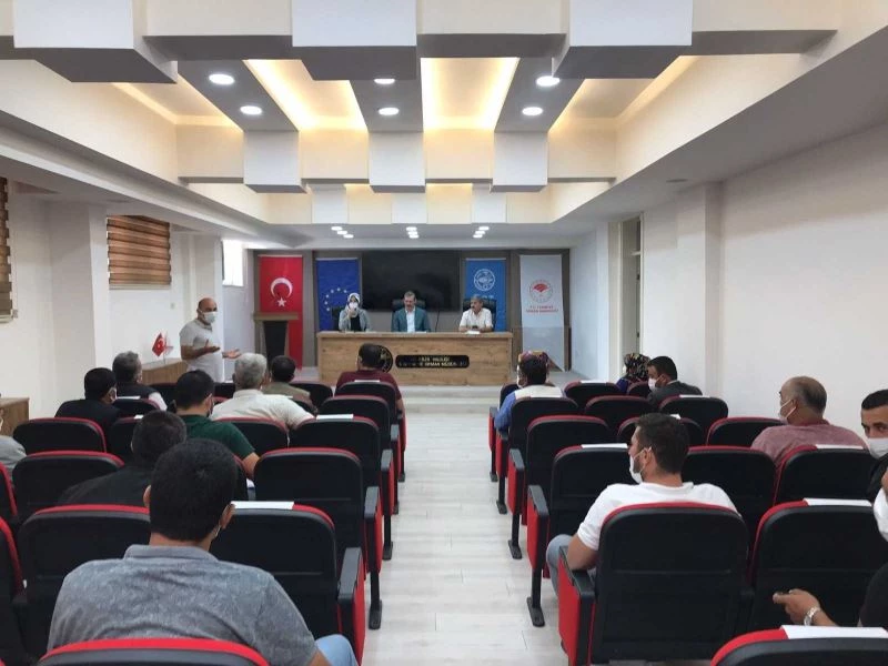 Hayvan yetiştiriciliğini bilimsel olarak öğreniyorlar
