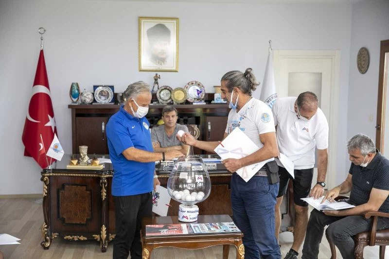 Veteranlar Naftalin Liginde kurular çekildi
