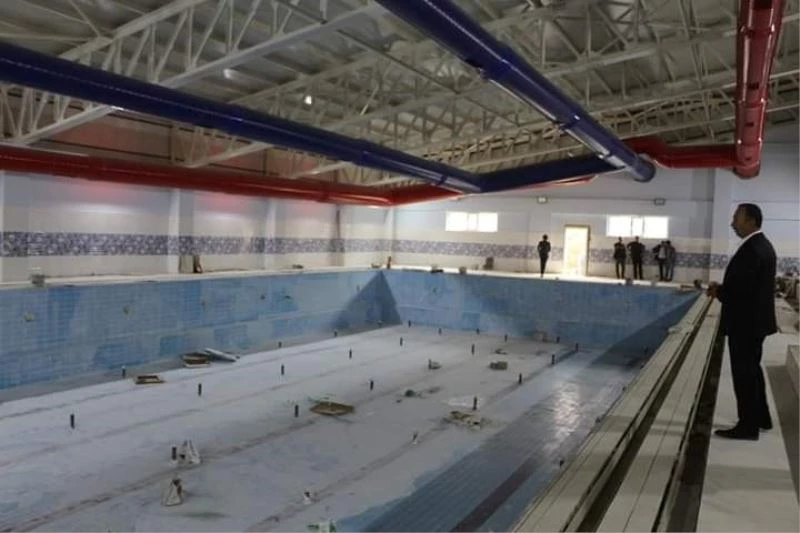 Şemdinli’deki yarı olimpik yüzme havuzu bitme aşmasına geldi
