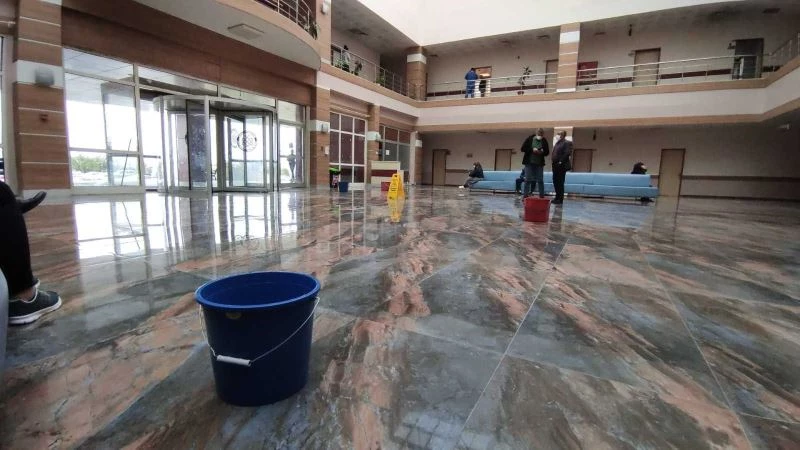 Kars’ta damlayan üniversite hastanesine kovalı önlem
