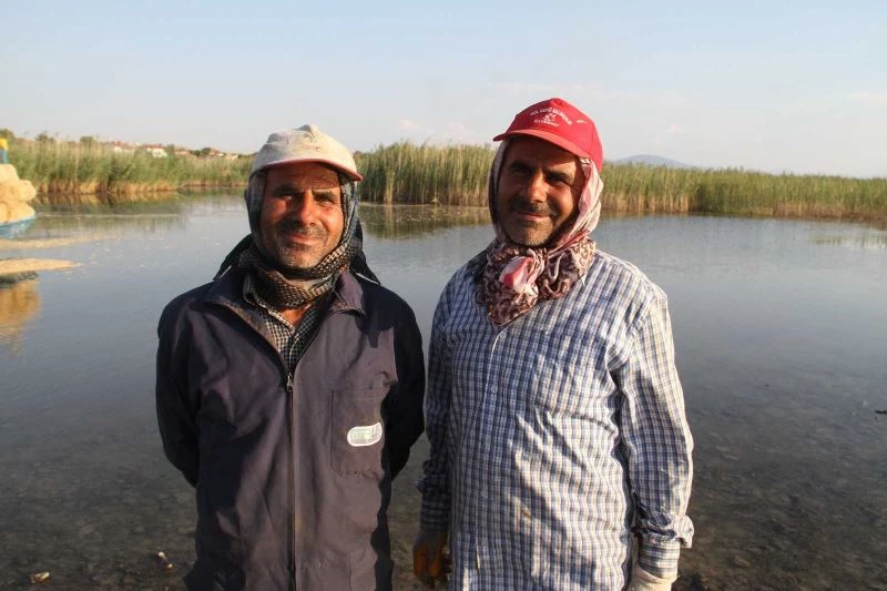 Muhtar aynı mahallede yaşadığı ikiz kardeşinden dolayı ilginç anlar yaşıyor
