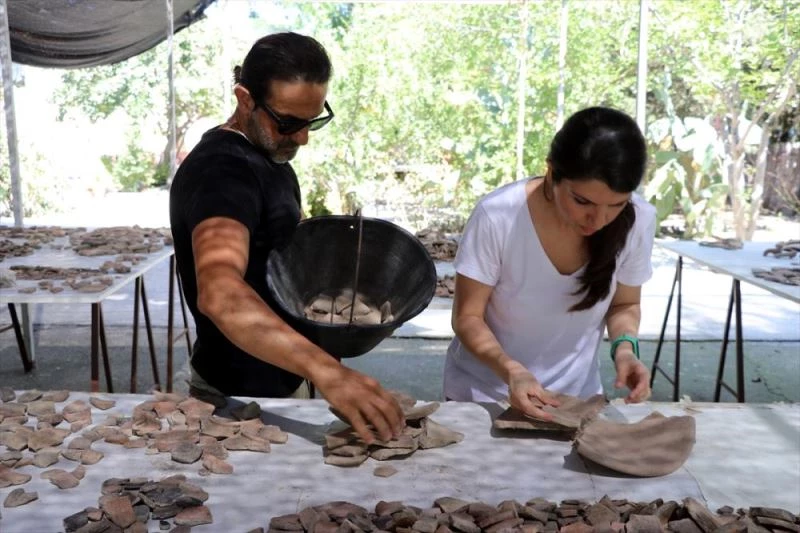 Öğrenciyken evlenen akademisyen çift, kayıp başkent 