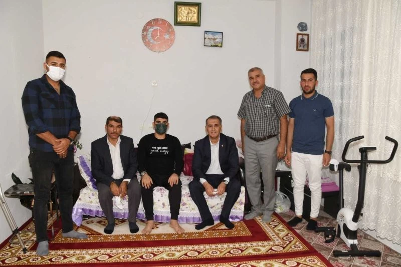 Vali Çuhadar’dan Pençe-Kaplan Gazisi Taştan’a ziyaret
