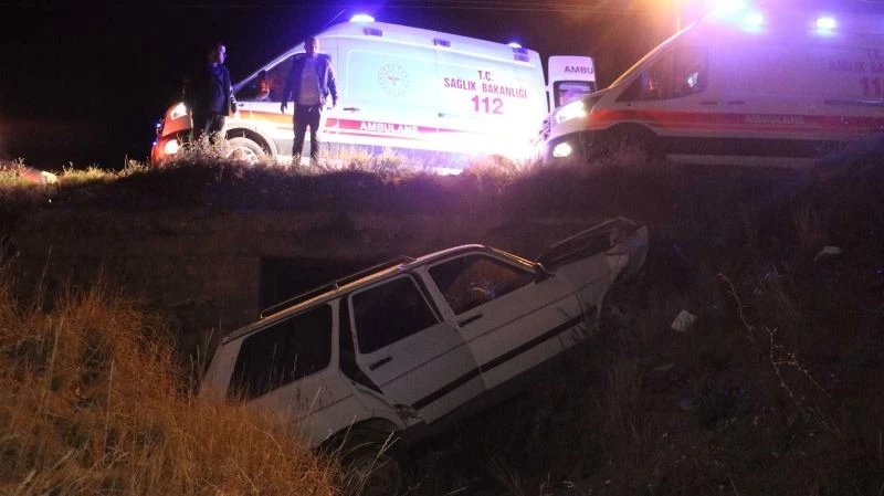 Otomobil menfeze uçtu:3 yaralı
