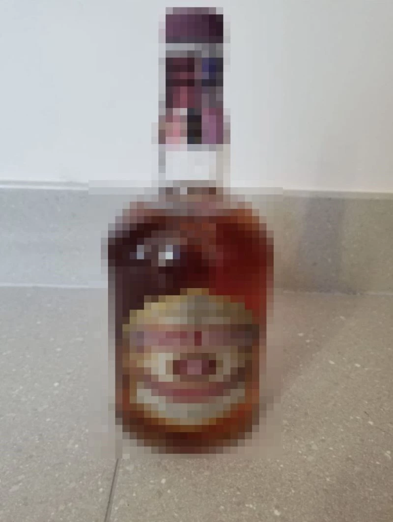 Laboratuvarda suç delili olarak saklanan 2 şişe alkolü çalan şüpheliler yakalandı
