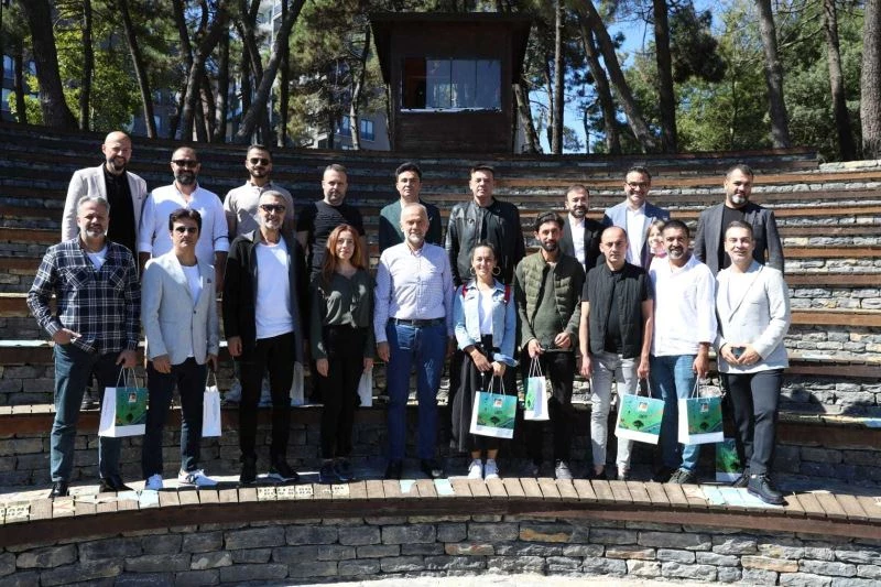 Çekmeköy Belediye Başkanı Poyraz, ünlü radyocuları Çekmeköy’de ağırladı
