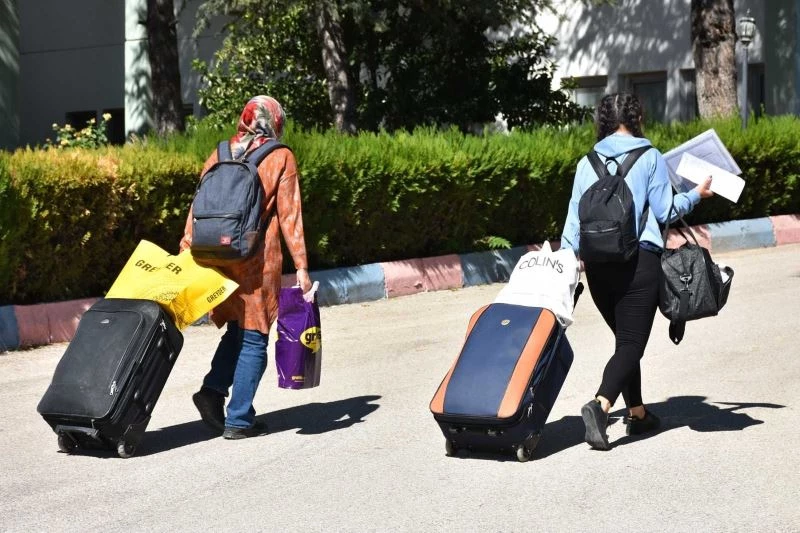 Isparta’da öğrenciler yurtlara yerleşmeye başladı
