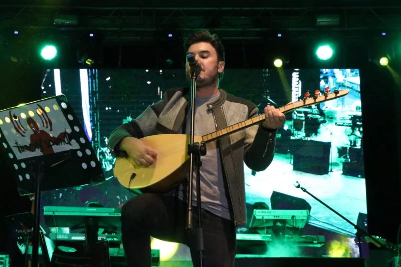 Ünlü sanatçı Mustafa Ceceli Diyarbakır’da sevenleri ile buluştu
