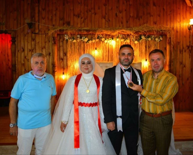 Düğünlerde bu da oldu: Bir düğünde kripto para takıldı