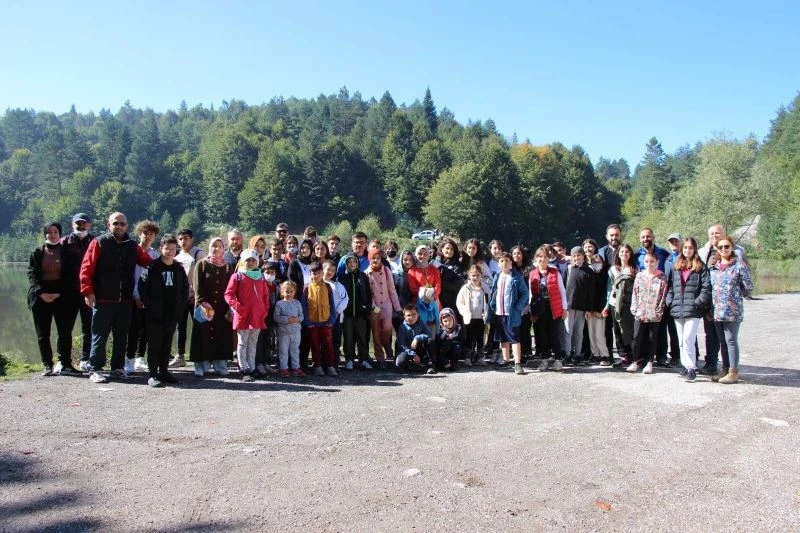 Yürüyerek Çamlıpınar göletine çıktılar
