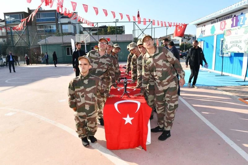 Engelliler çakı gibi asker oldu
