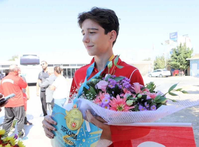 Bayraklılı güreşçi dünya şampiyonu oldu
