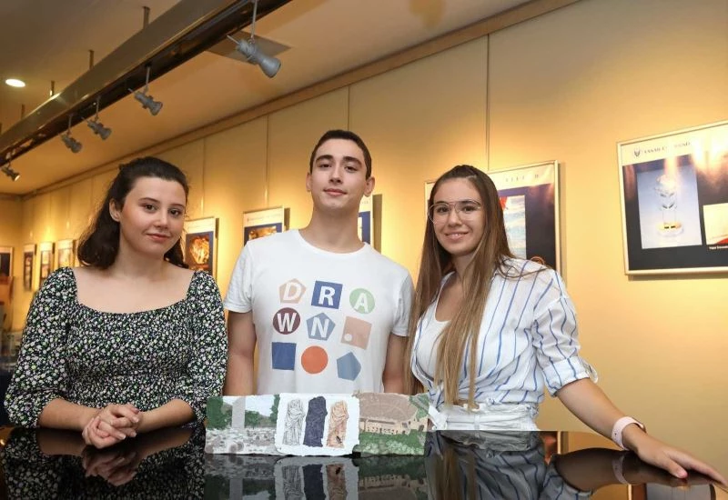 İklim bilincini artırmak için geri dönüşüm kartpostalları tasarladılar
