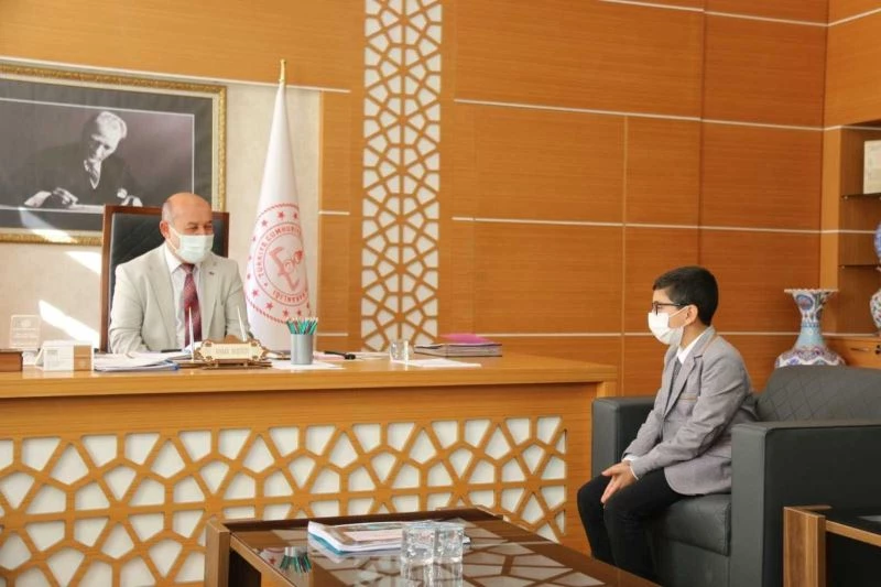 Müdür Başyiğit, Kur’an-ı Kerim’i Güzel Okuma Yarışması birincisi Süngü’yü kabul etti
