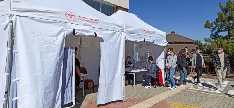 Üniversite öğrencileri randevu almadan kolayca aşılarını olabilecek
