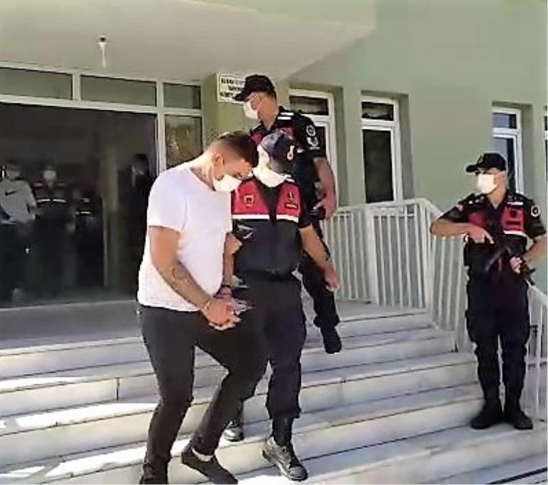 Alkollü maganda husumetlisi yerine başkasını vurdu, bıçakla ölüp ölmediğini kontrole gitti
