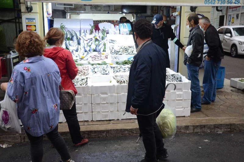 Ordu’da vatandaşlar balıkçı tezgahlarına akın etti
