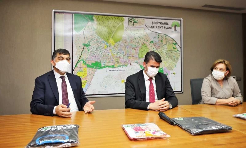 Tedavi gören asker ve hastalara pijama takımı hediye edilecek
