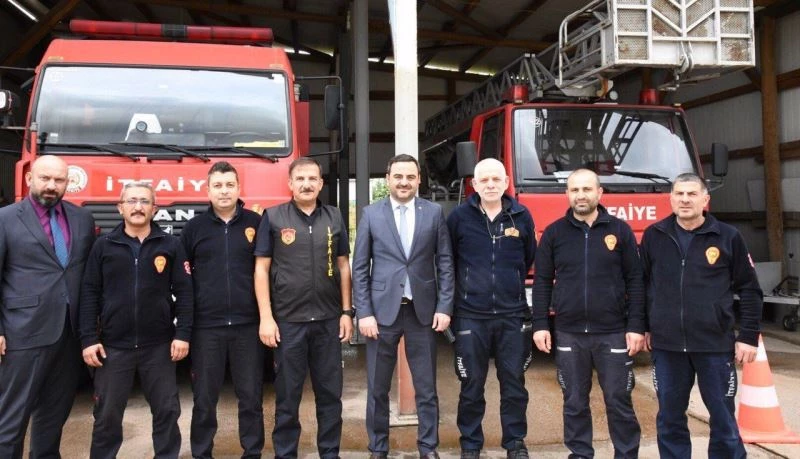 Başkan Özlü, itfaiyecileri yalnız bırakmadı
