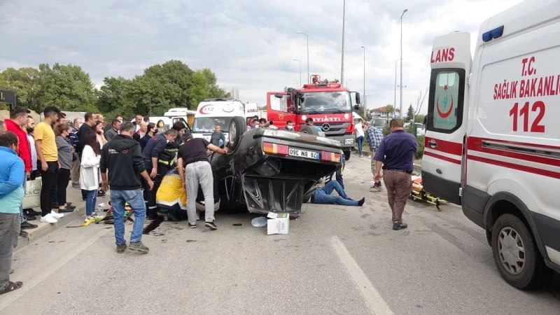 Ciple çarpışan otomobil takla attı: 4 yaralı
