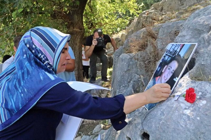 Oğlunun fotoğrafına her baktığında gözyaşlarına boğuldu, son isteği ise yürek yaktı
