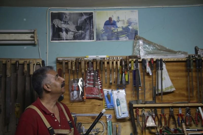 Emekliliğinde kaval yapımına merak sarıp atölye devraldı