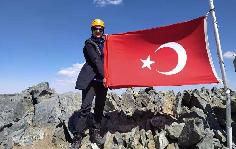 Büşra öğretmen Kaçkar’da zirve yaptı, hedefi Ağrı Dağı
