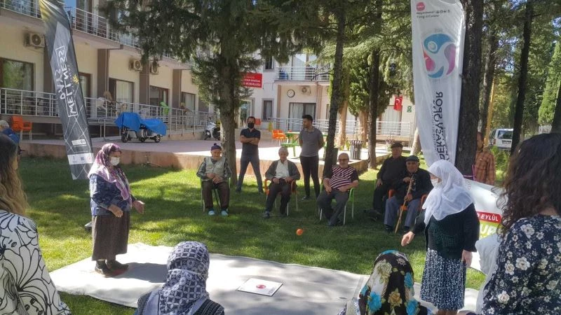 Huzurevi sakinleri hemsball ile tanıştı
