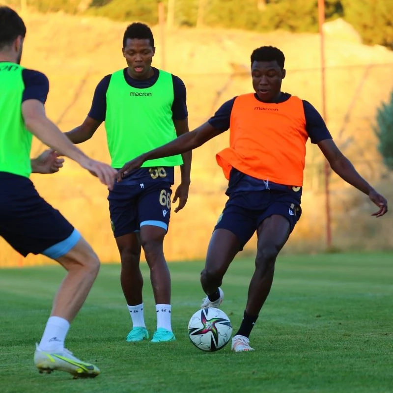 Yeni Malatyaspor, Beşiktaş maçı hazırlıklarını çift antrenmanla sürdürdü
