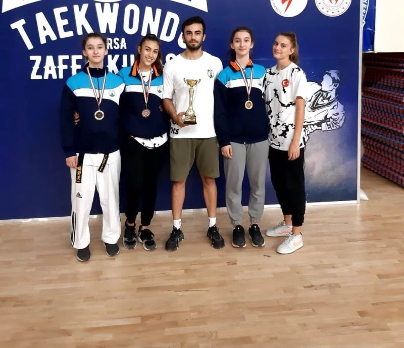 Osmangazili ikizler turnuvaya damga vurdu
