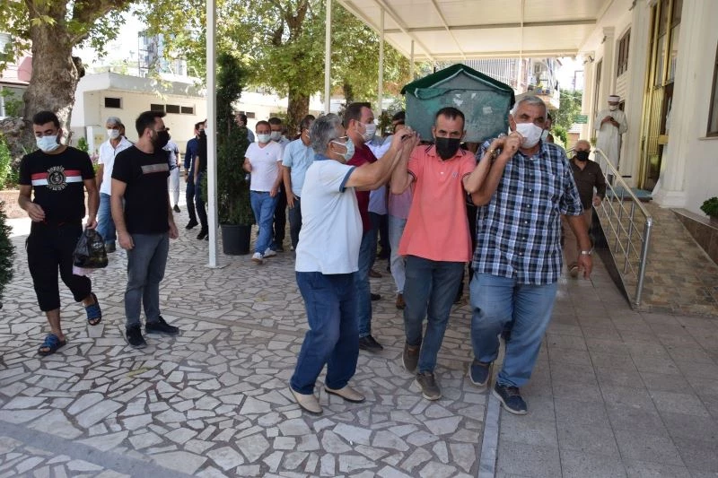 Stor perdenin hayattan kopardığı 5 yaşındaki Miray Elif toprağa verildi
