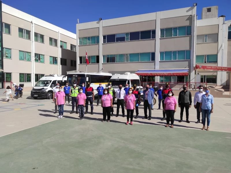 Jandarma servis şoförleri ve görevlilerini bilgilendirdi
