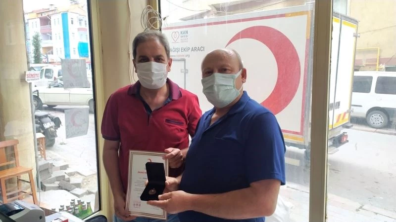 Kızılay’dan Hisarcık’taki kan bağışçılarına madalya
