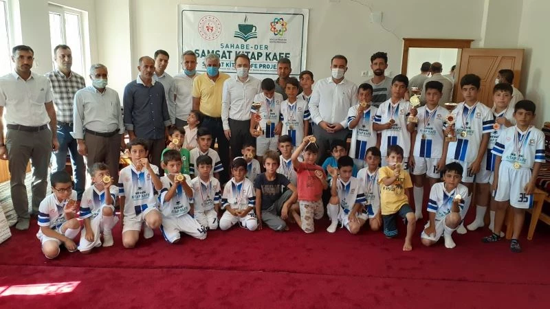 Gençlerin ilgi odağı kitap kafenin açılışı yapıldı
