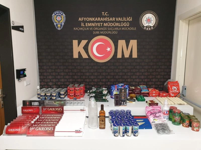 Gümrük kaçağı konserve ve sakızla yakalanan 3 kişi gözaltına alındı
