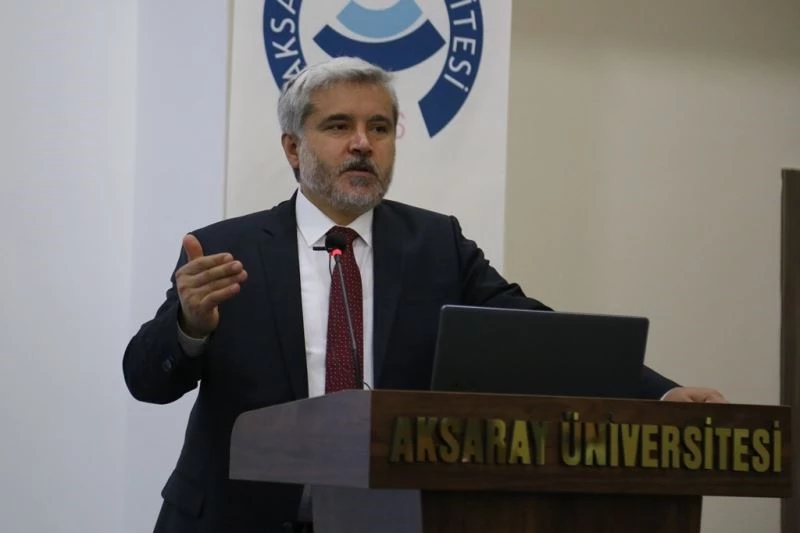 Rektör Şahin: “Vakıf, insanın dünyevi varlıklarla kurduğu ilişki üzerinden anlaşılabilir”
